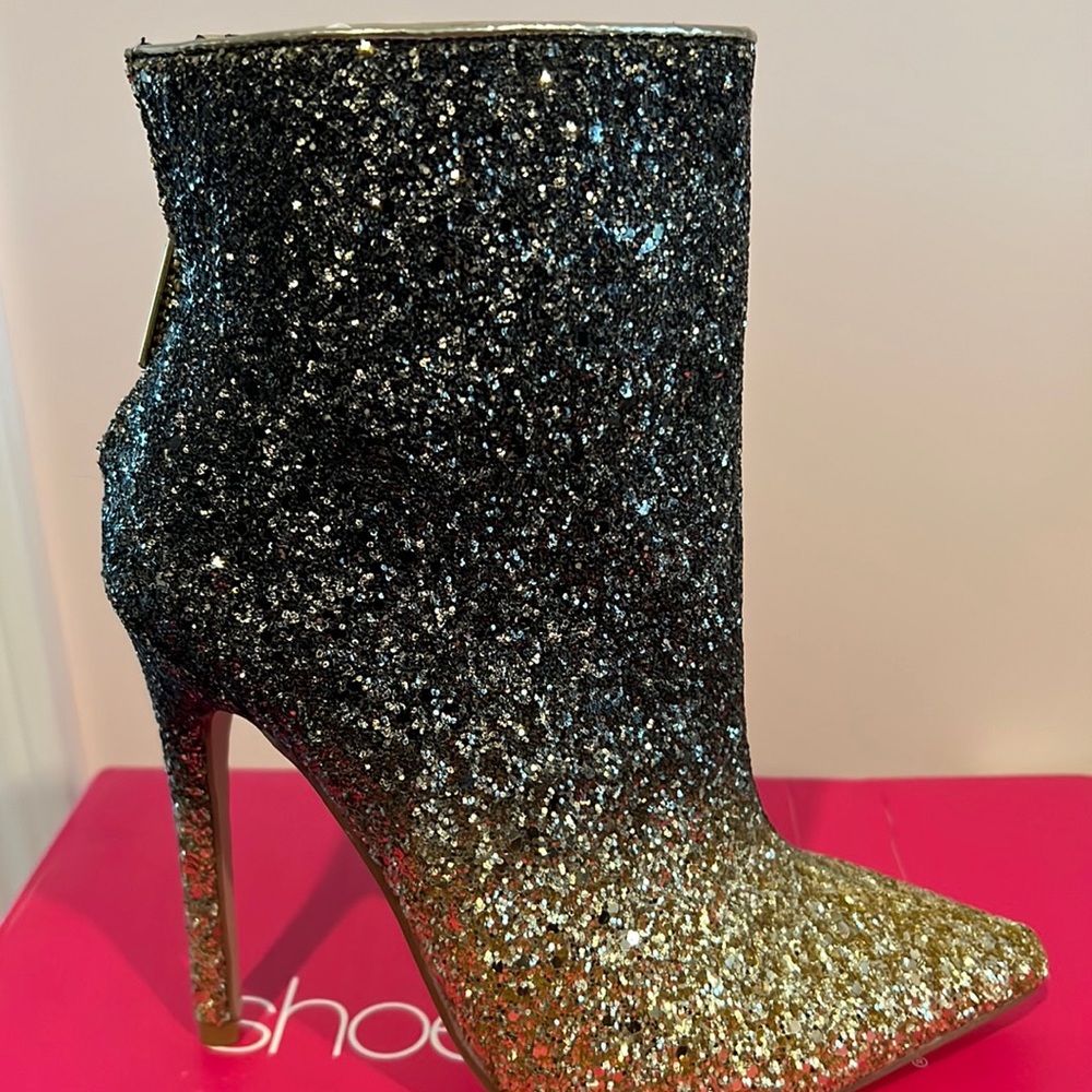 Brand new! Gold to Black Ombre